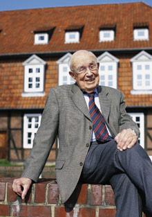 Selamat Jalan Prof. Dr.-Ing. Fritz Sennheiser (9th May 1912 – 17th May 2010) 13 Sennheiser