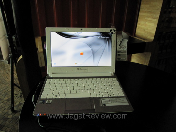 Netbook Stylish untuk Anak Sekolah dari Gateway 5 IMG 2413