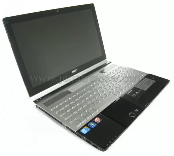 Gaming with the Acer Aspire 5943G 10 1