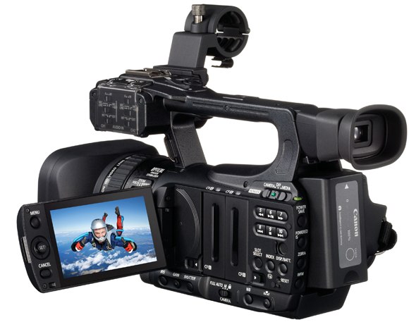 Canon Hadirkan Camcorder Profesional Terkecil di Dunia 11 20100831loresxf100back.jpg 699525