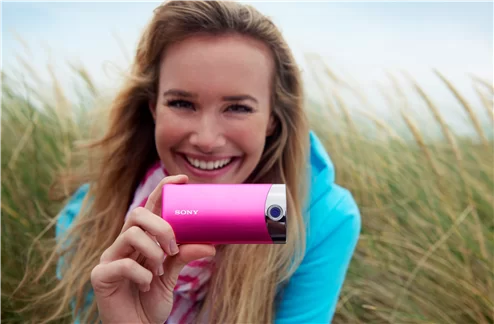 Dua Camcorder dengan 50x Zoom dan Sony Bloggie Baru 10 Bloggie touch 4