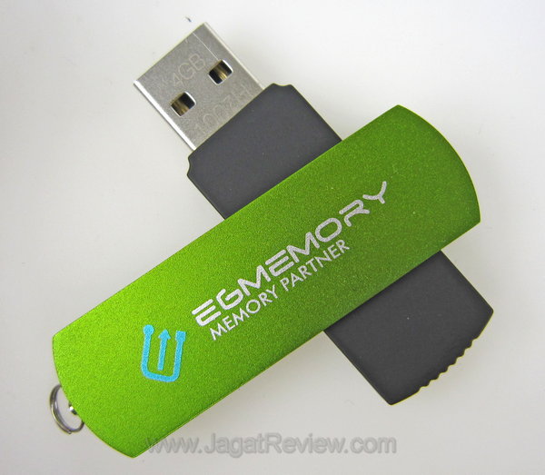 EGMemory 4GB: Flash Disk dengan Antivirus 6 EGMemory tampak dibuka