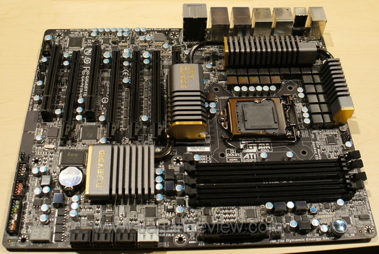 Dua Seri Motherboard  Gigabyte P67A UD7