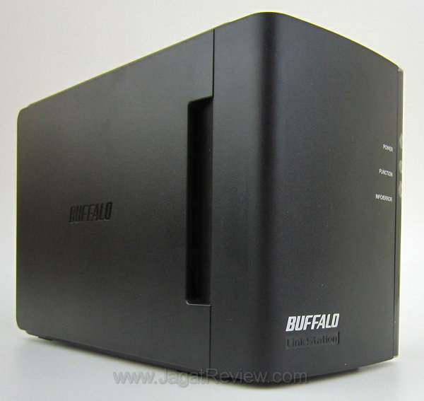 Buffalo LinkStation Duo: Stasiun Data dengan Fasilitas RAID 5 linkstation duo tampak samping2