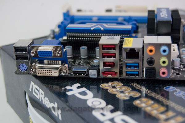 Asrock890GX_Extreme3_Backplate2