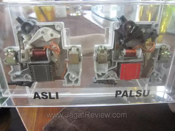Schneider Electric Sarankan MCB Asli untuk Mengurangi Potensi Kebakaran 14 IMG 4465