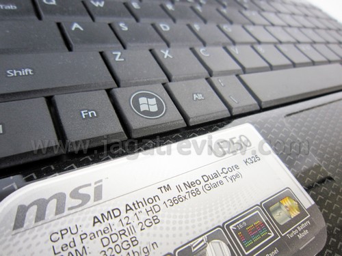 MSI U250 10 Desain keyboard dengan tuts besar yang ergonomis