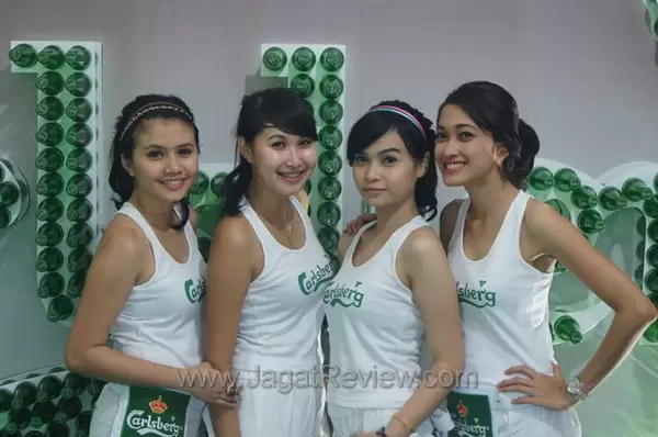 Moments at Java Rockin’land 2010 5 booth babes carlsberg4