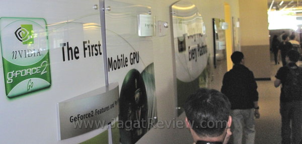 Di ujung lorong inilah terdapat ruang yang diidamkan oleh para reviewer hardware menuju test room