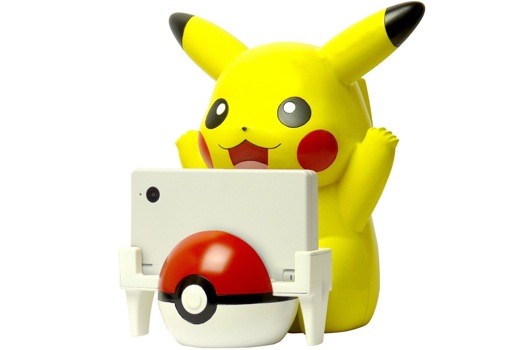 Pikachu akan Mengisi Listrik Nintendo DSi Anda 21 pikachu charger stand1