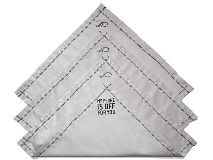 Sapu Tangan Aneh Pembunuh Sinyal Ponsel 4 phonekerchief