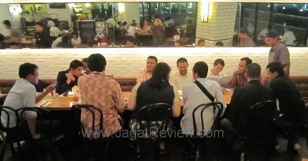 yahoo!_blogger_gathering_crowd yahoo blogger gathering crowd