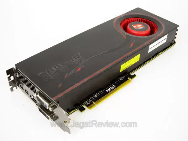 Review AMD Radeon HD 6950 – The Feature-rich, High-end Performer 22 amd hd 6950 card1