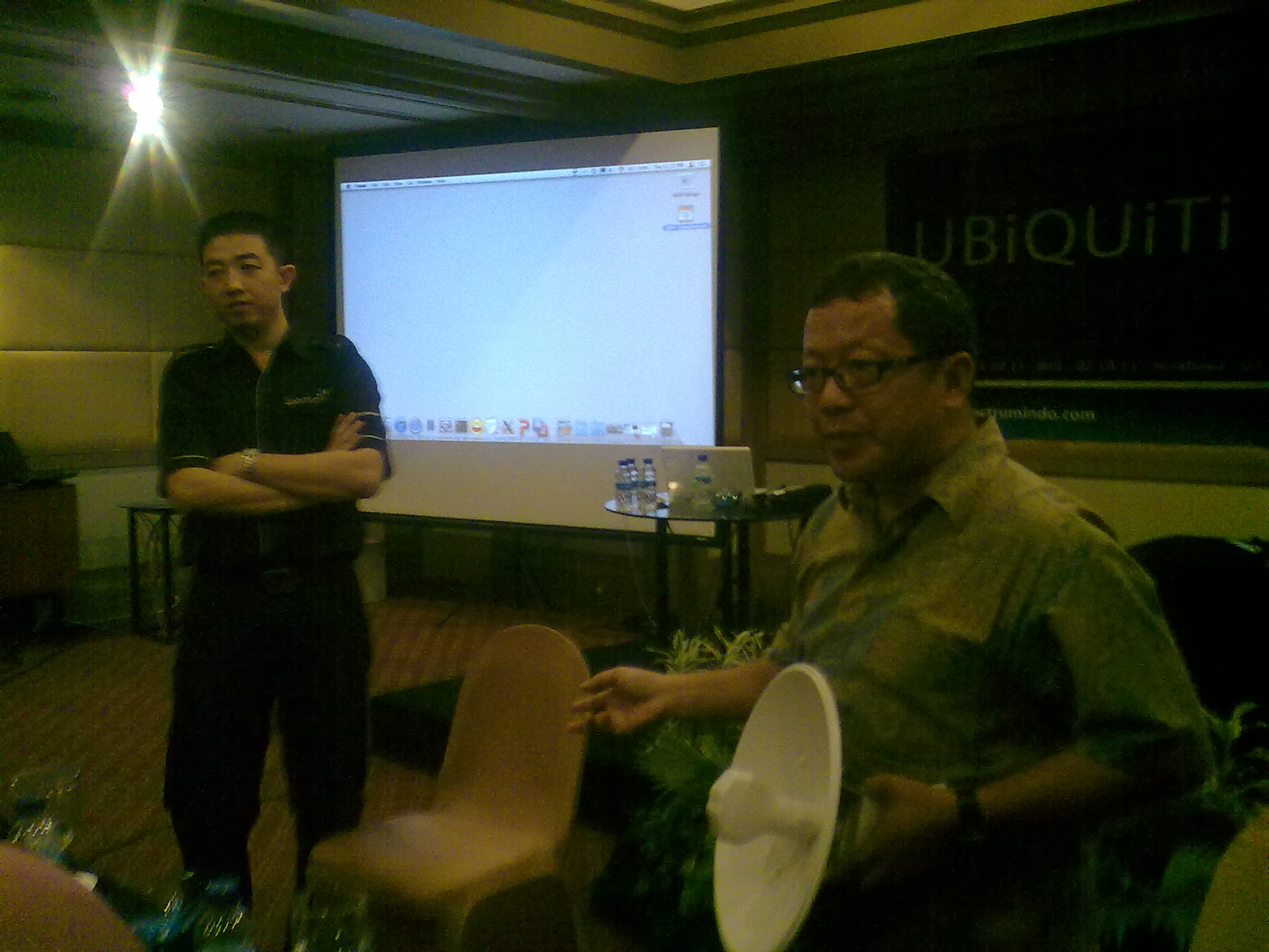 Pembahasan MIMO dalam UBiQUiTi Road Show 2011 4 20012011142