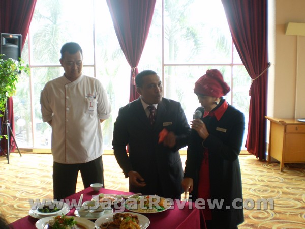 Lumire Hotel & Convention Center Hadirkan “Kampung Kelinci” Untuk Menyambut Imlek 10 PA310217