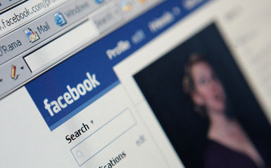 41% Pengguna Mencantumkan Informasi Pribadi di dalam Facebook 22 Facebook Personal Info