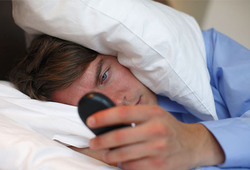 Penggunaan Ponsel Dapat Mengganggu Kualitas Tidur 7 Sleep checking phone