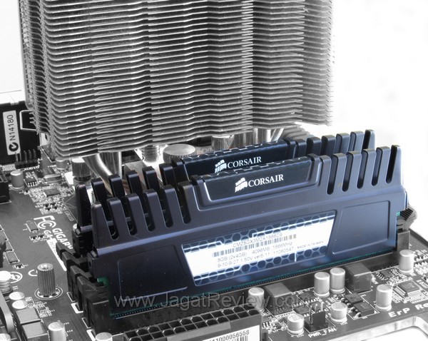 Corsair Vengeance 8GB DDR3-1866C9: Performa Tinggi nan Terjangkau 7 Vengeance1866 Logo