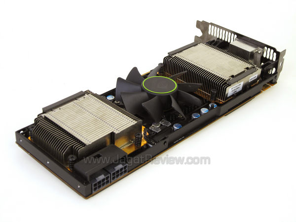 nvidia gtx 590 inside heatsink 2