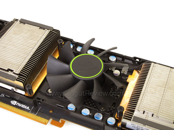 nvidia gtx 590 inside heatsink 3