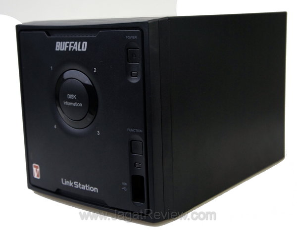 Review NAS Buffalo LinkStation Quad 2TB: Banteng dengan Empat Hard Disk 8 Buffalo LinkStation Quad Samping