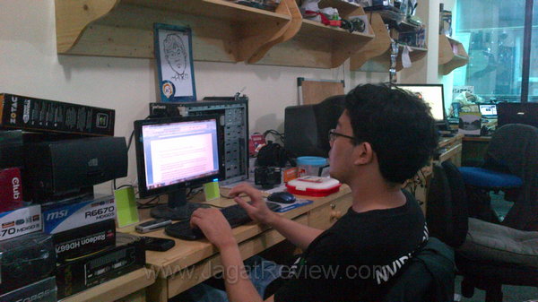 Blackberry Playbook Hasil Foto Indoor