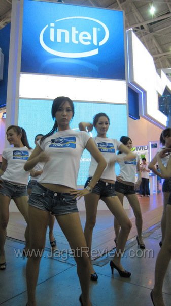 computex_2011_booth_babes_Intel Dancer 02 Intel Dancer 9