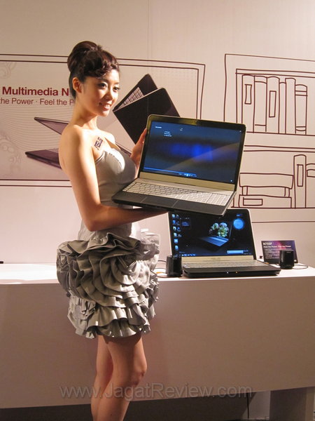 computex_2011_ASUS_NoteBook_Babes