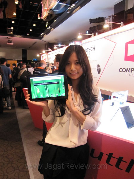 computex_2011_Shuttle_Babes