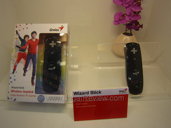 computex_2011_genius_wireless_joystick