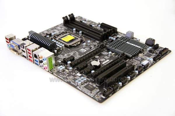 Review Gigabyte Z68X-UD3H-B3:  ga z68x ud3h b3 mobo 1