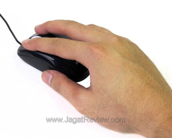 microsoft compact optical mouse 500 hand