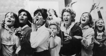 Perilaku Remaja Indonesia yang Memalukan di Dunia Maya 13 screaming fans