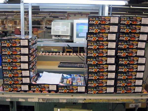 Mengintip Dapur Pembuatan Motherboard Gigabyte 12 20. Siap untuk dikirim