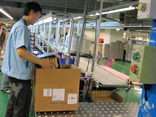 21. Dimasukkan dalam boks besar 21. Dimasukkan dalam boks besar