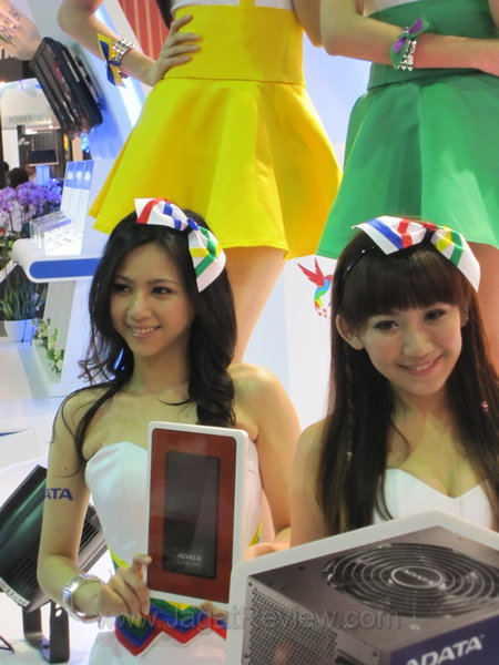 computex_2011_booth_babes_day_2_part1_002 ADATA 4