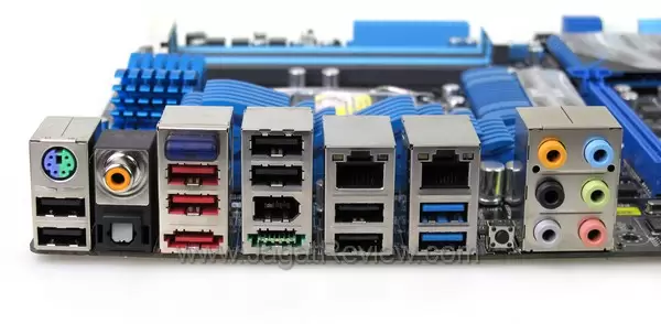 Asus_P8P67_deluxe_backpanel