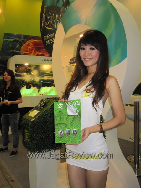 Booth babes manli Booth babes manli