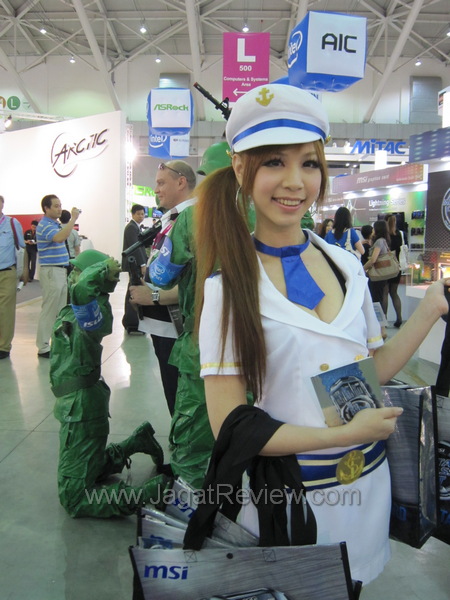 computex_2011_booth_babes_day_2_part1_001 IMG 0105