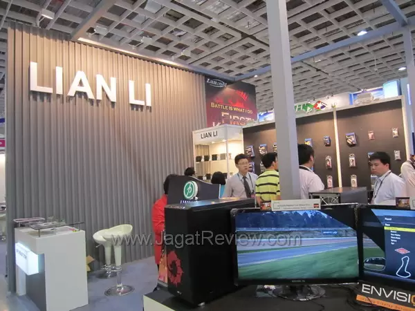 Computex 2011 Booth Raid: Lian Li 7 IMG 0169