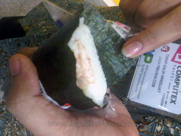 Onigiri isi Tuna Mayo