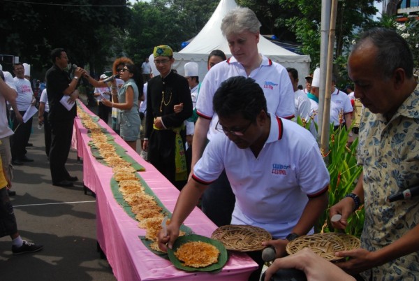 Penyelesaian Dua Kerak Telor Terakhir oleh Hariyadi B. Sukamdani dan Bondan Winarno Penyelesaian Dua Kerak Telor Terakhir oleh Hariyadi B. Sukamdani dan Bondan Winarno