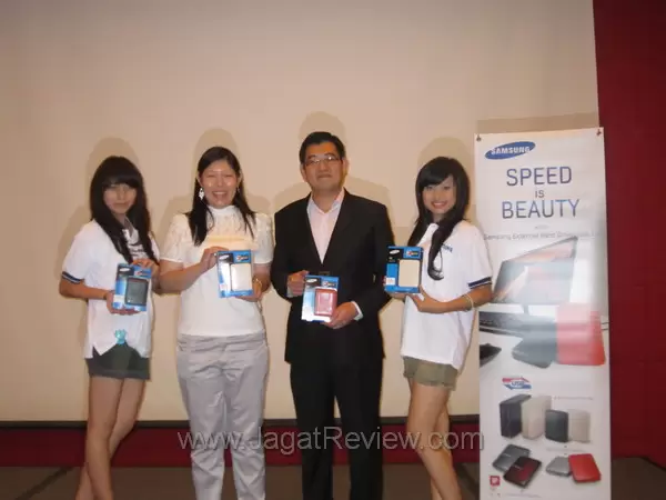 Samsung Luncurkan Dua External Hard Drive Dengan Teknologi USB 3.0 7 Samsung M2 Portable Launch