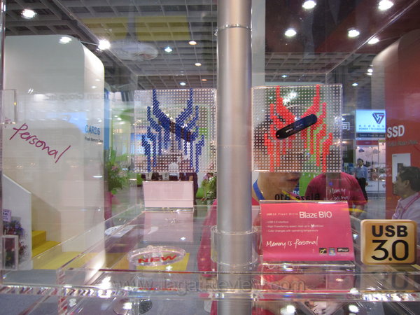 Silicon Power Blaze Flash Disk - Blue is Cold Red is Hot Silicon Power Blaze Flash Disk Blue is Cold Red is Hot