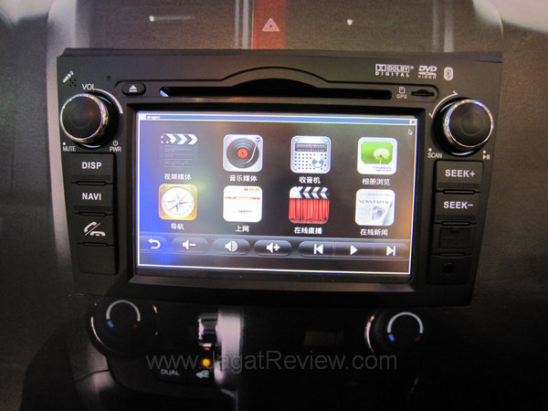 Sistem hiburan mobil yang menggunakan prosesor Intel Atom dengan sistem operasi MeeGo_1 Sistem hiburan mobil yang menggunakan prosesor Intel Atom dengan sistem operasi MeeGo 1