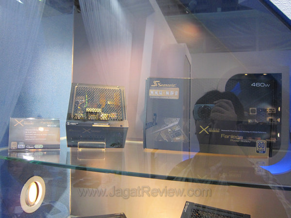 computex2011 08 Seasonic X Series Fanless 460W