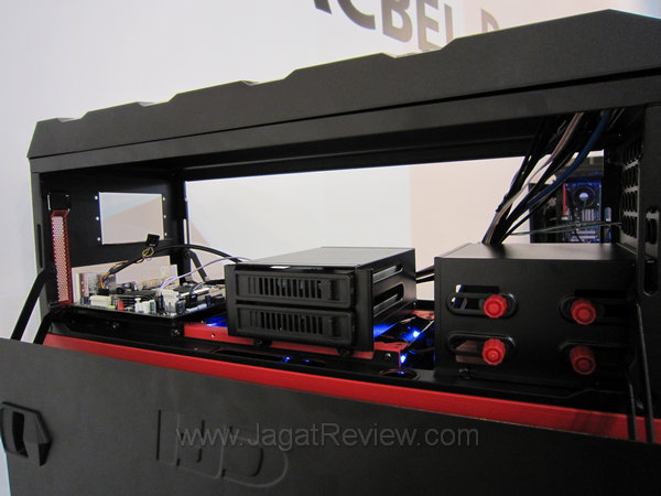 computex2011 14 AcBel Full Tower Case2