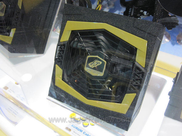 computex2011 4 FSP Aurum Cable Management 750W 650W 550W