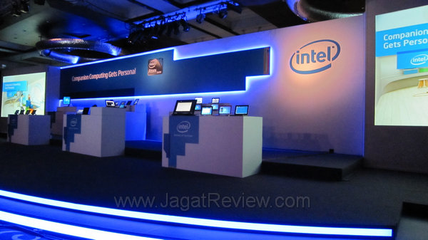 computex2011_intel booth babes_fix 1 computex2011 intel booth babes fix 1