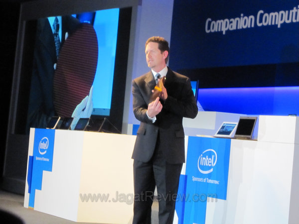 computex2011_intel booth babes_fix 16 computex2011 intel booth babes fix 16